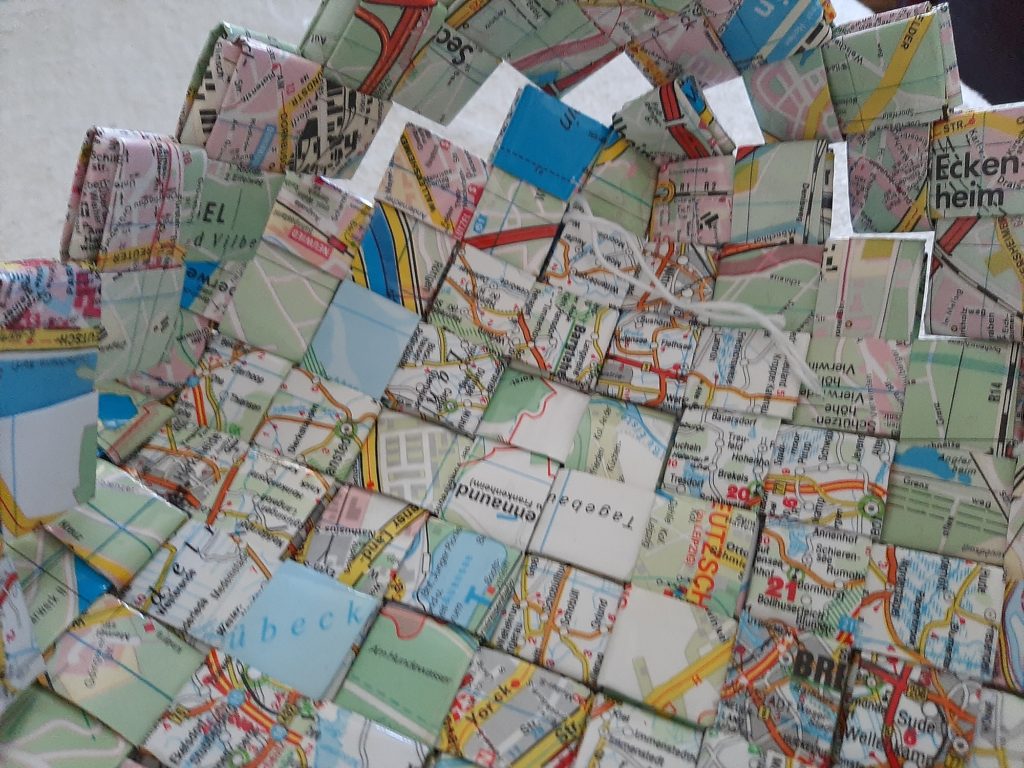 DIY Stadtplan-Handtasche: Ketten zusammen nähen
